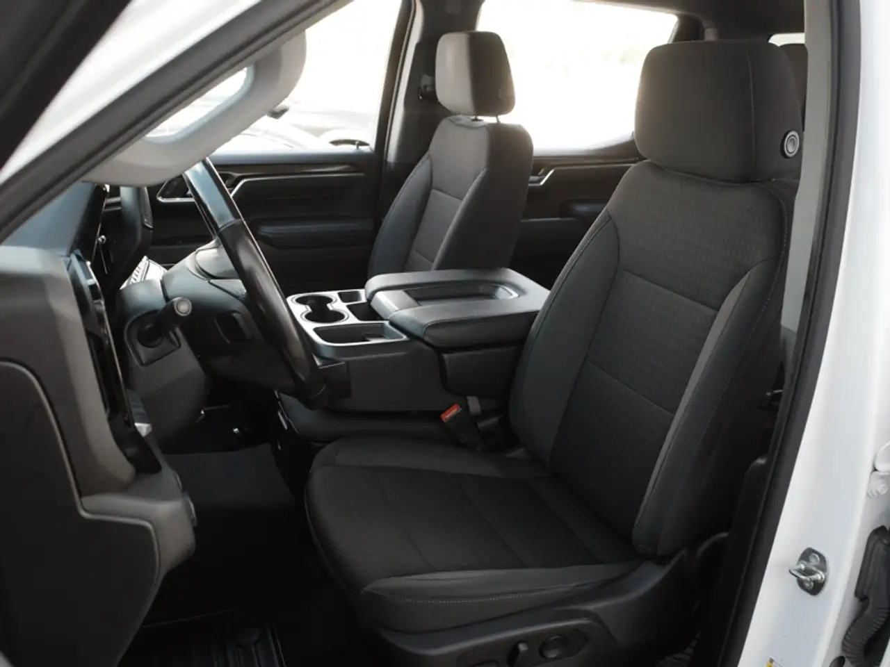 Chevrolet Silverado 1500 - Image 8