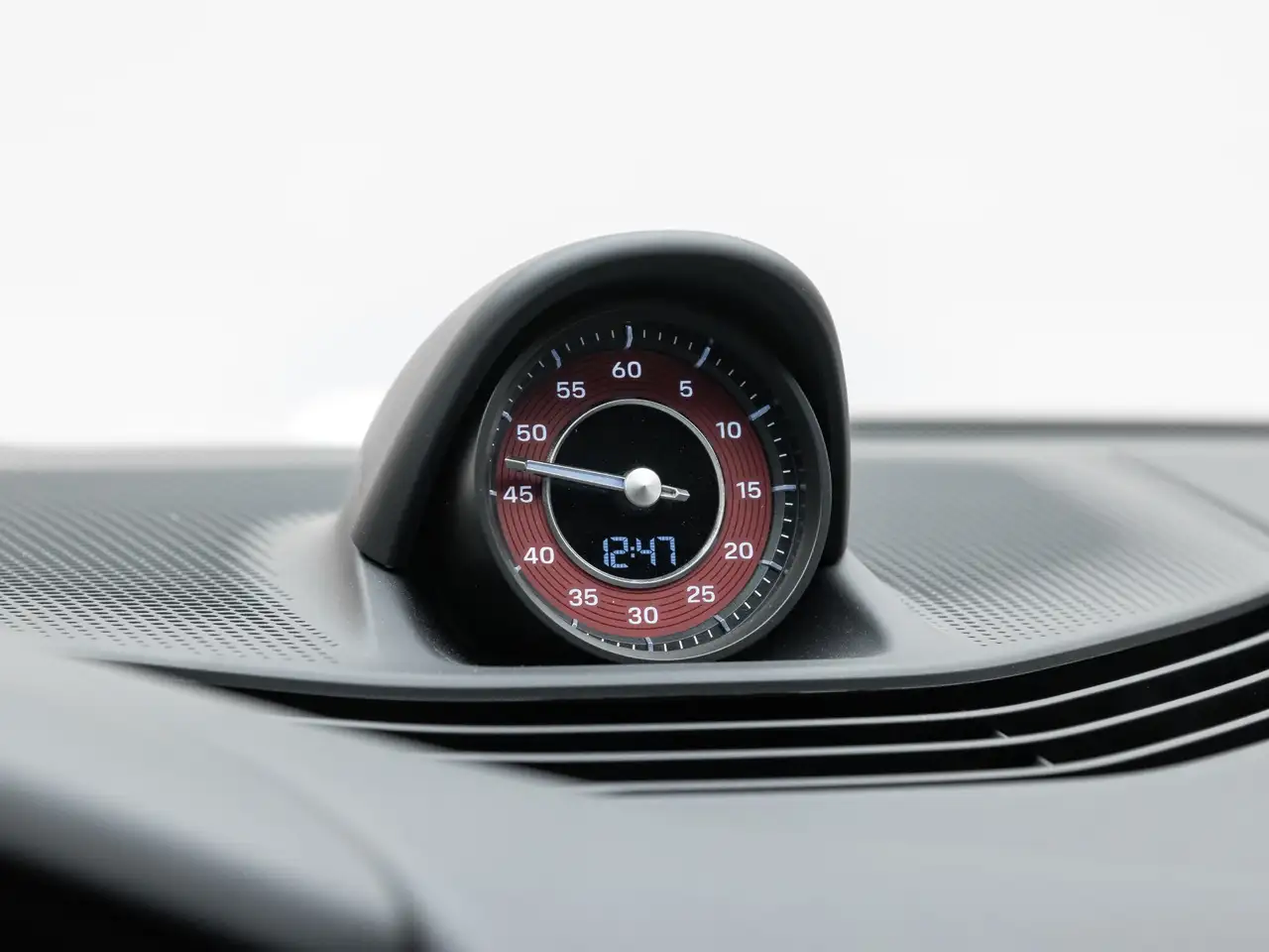 Porsche Taycan - Image 38