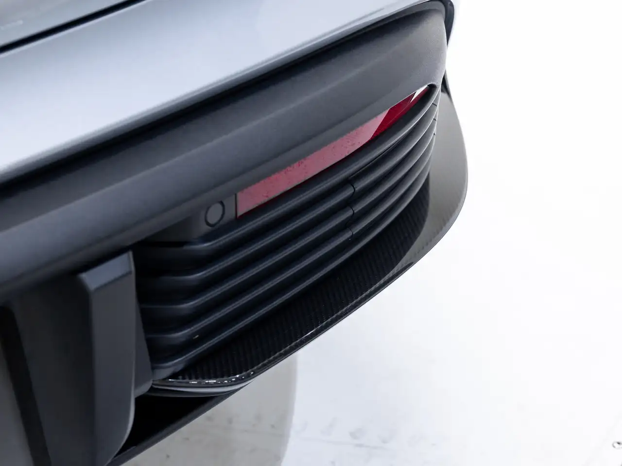Porsche Taycan - Image 11