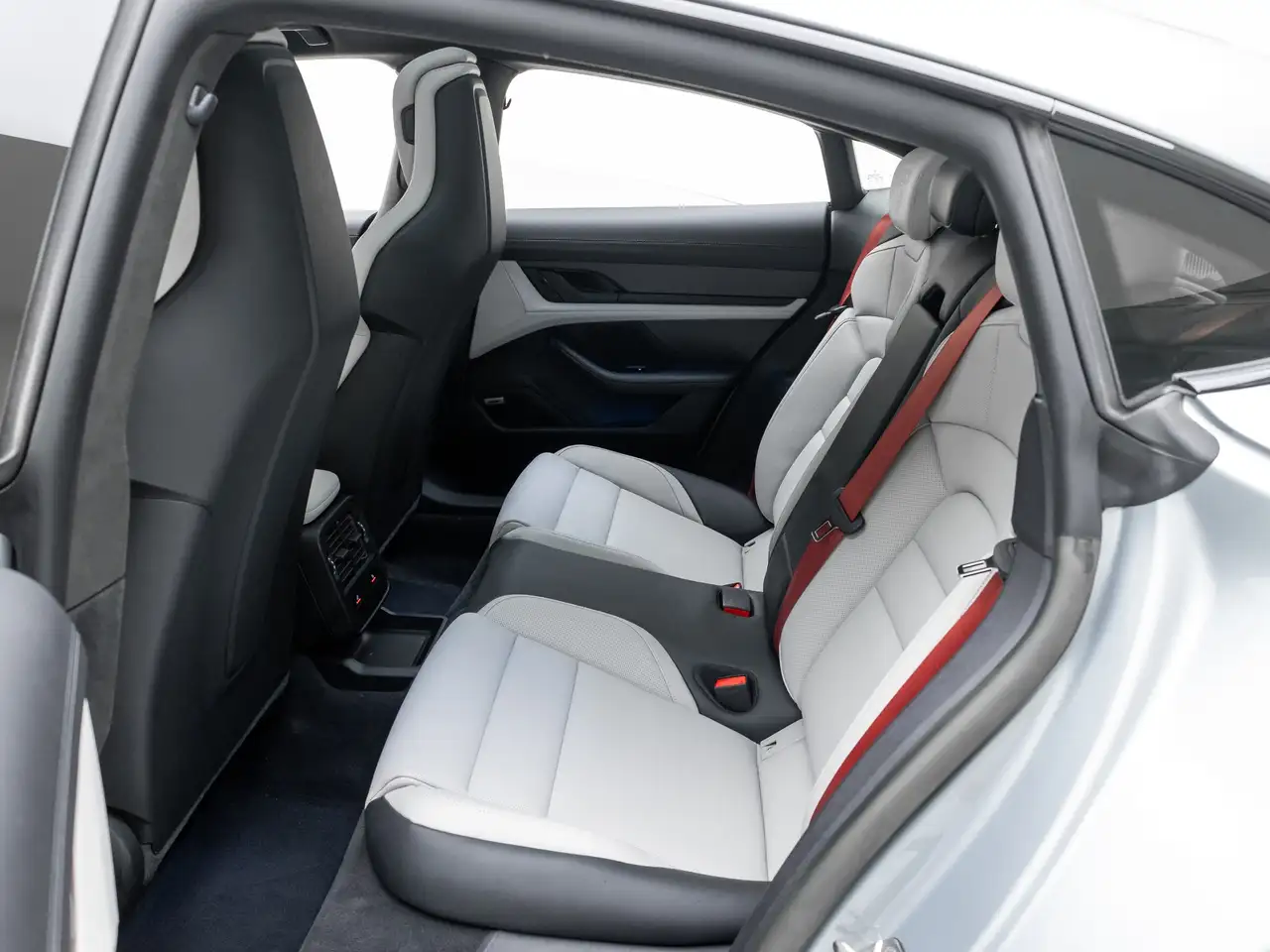Porsche Taycan - Image 45