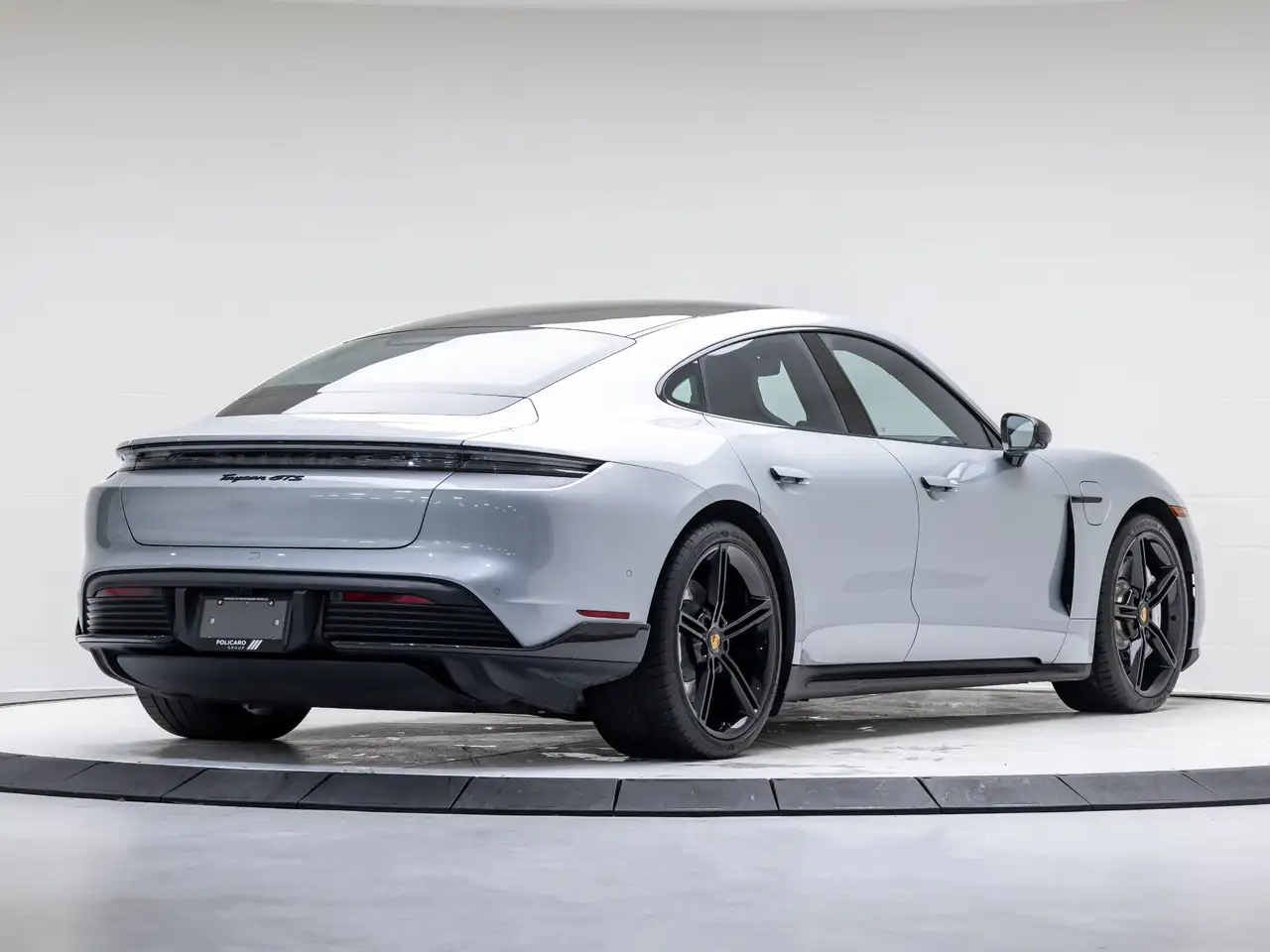 Porsche Taycan - Image 14