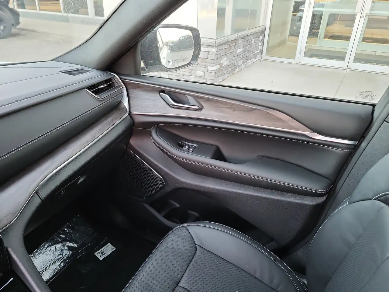 Jeep Grand Cherokee - Image 24