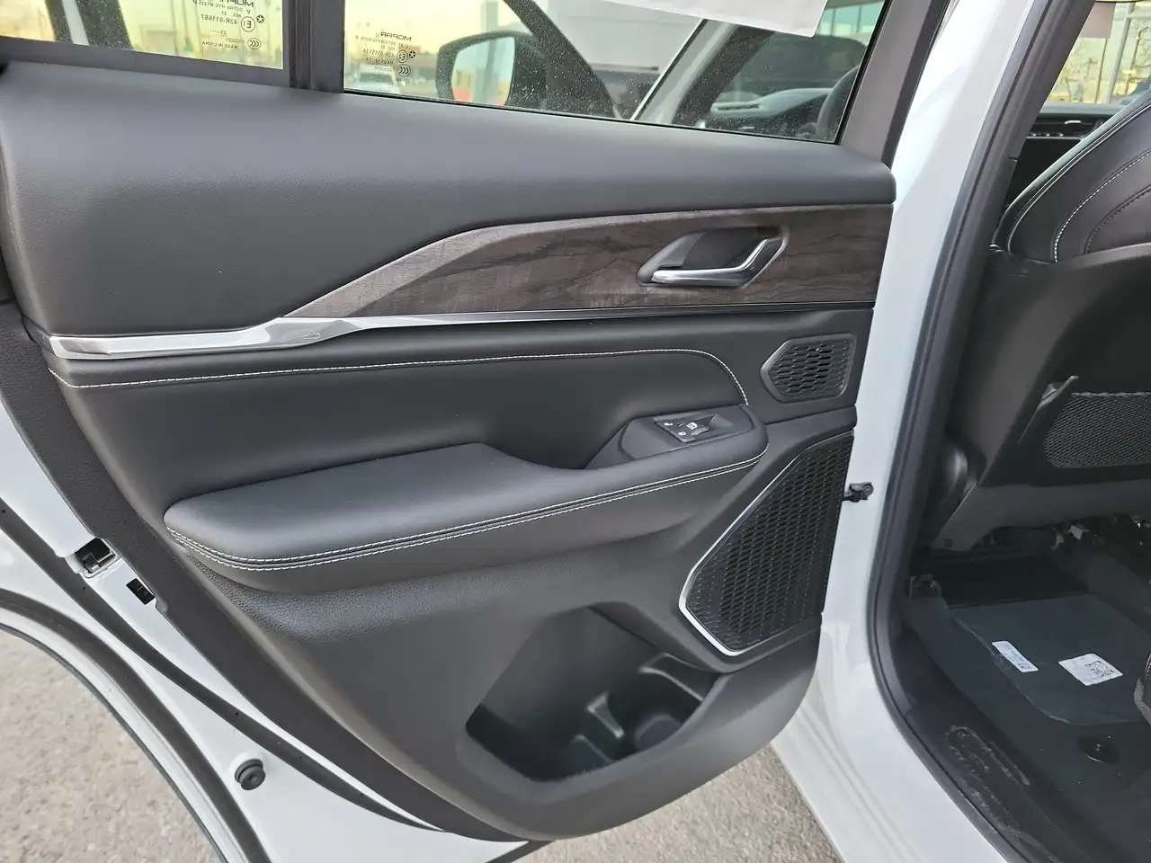 Jeep Grand Cherokee - Image 27
