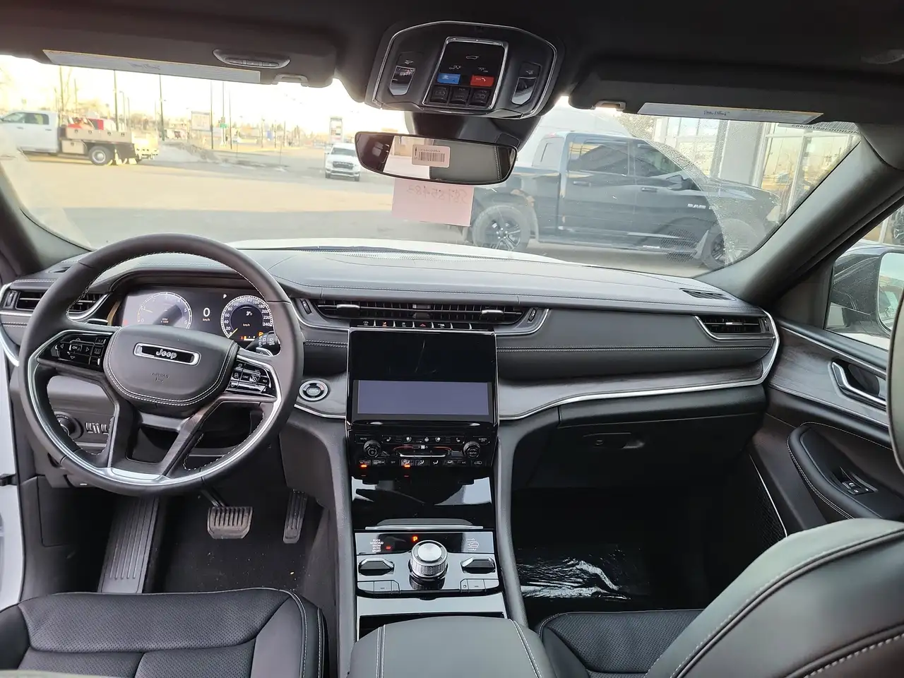 Jeep Grand Cherokee - Image 21