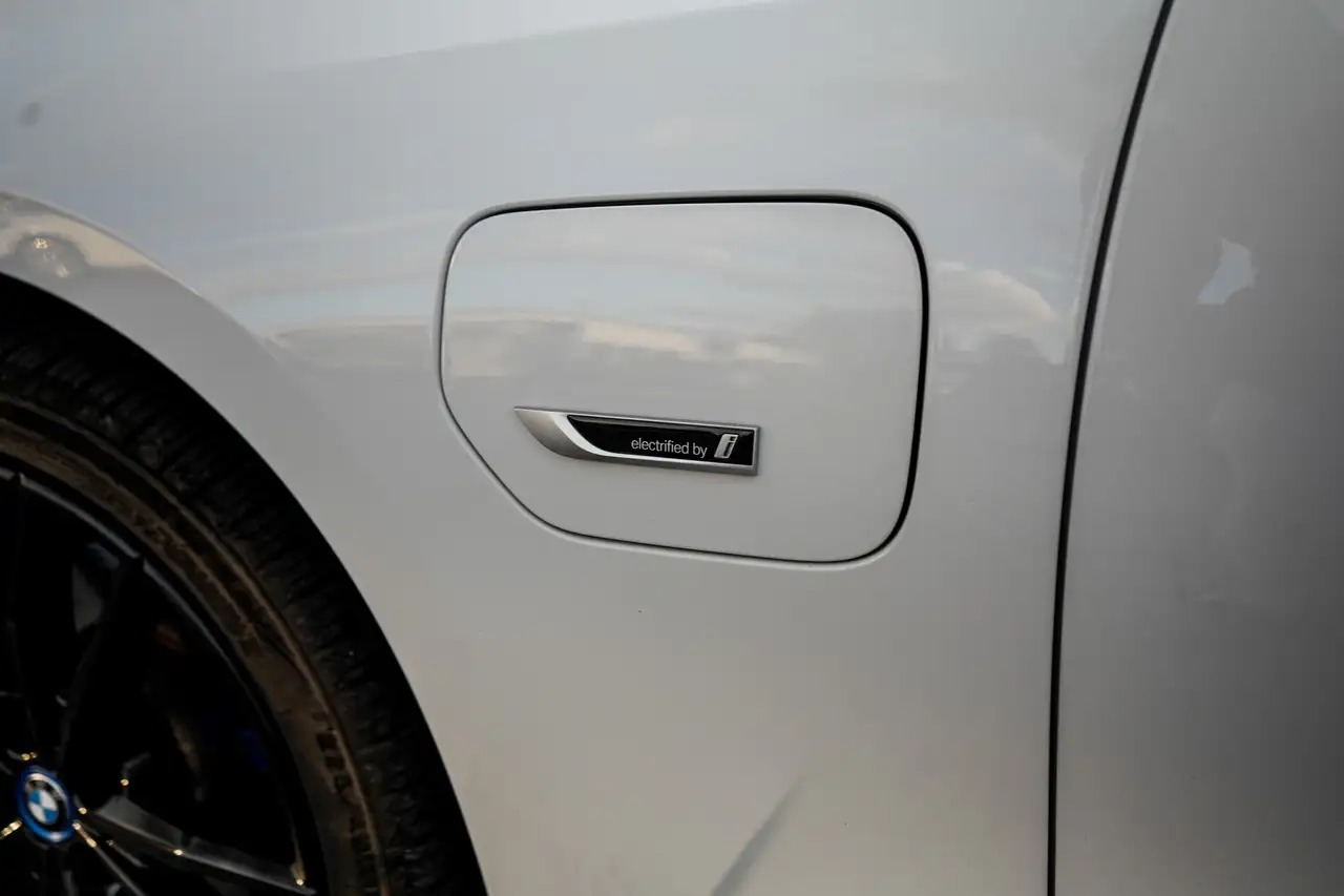 BMW 3 Series - Image 6