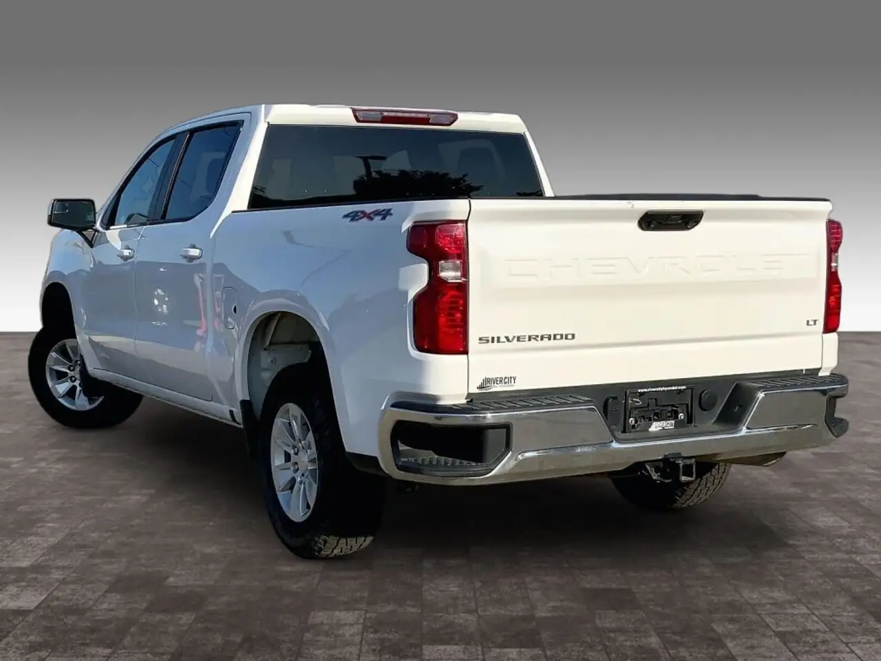 Chevrolet Silverado 1500 - Image 11