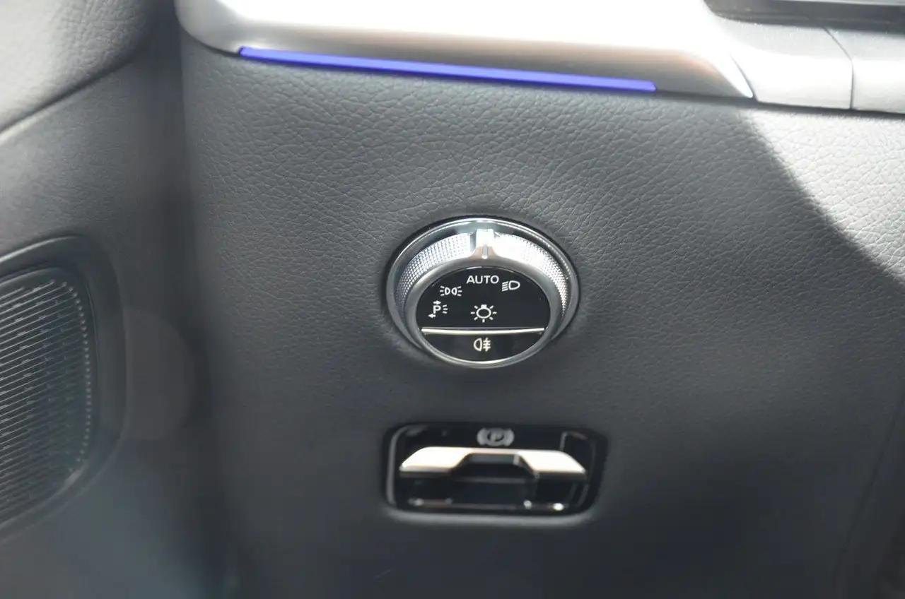 Mercedes-Benz GLC - Image 27