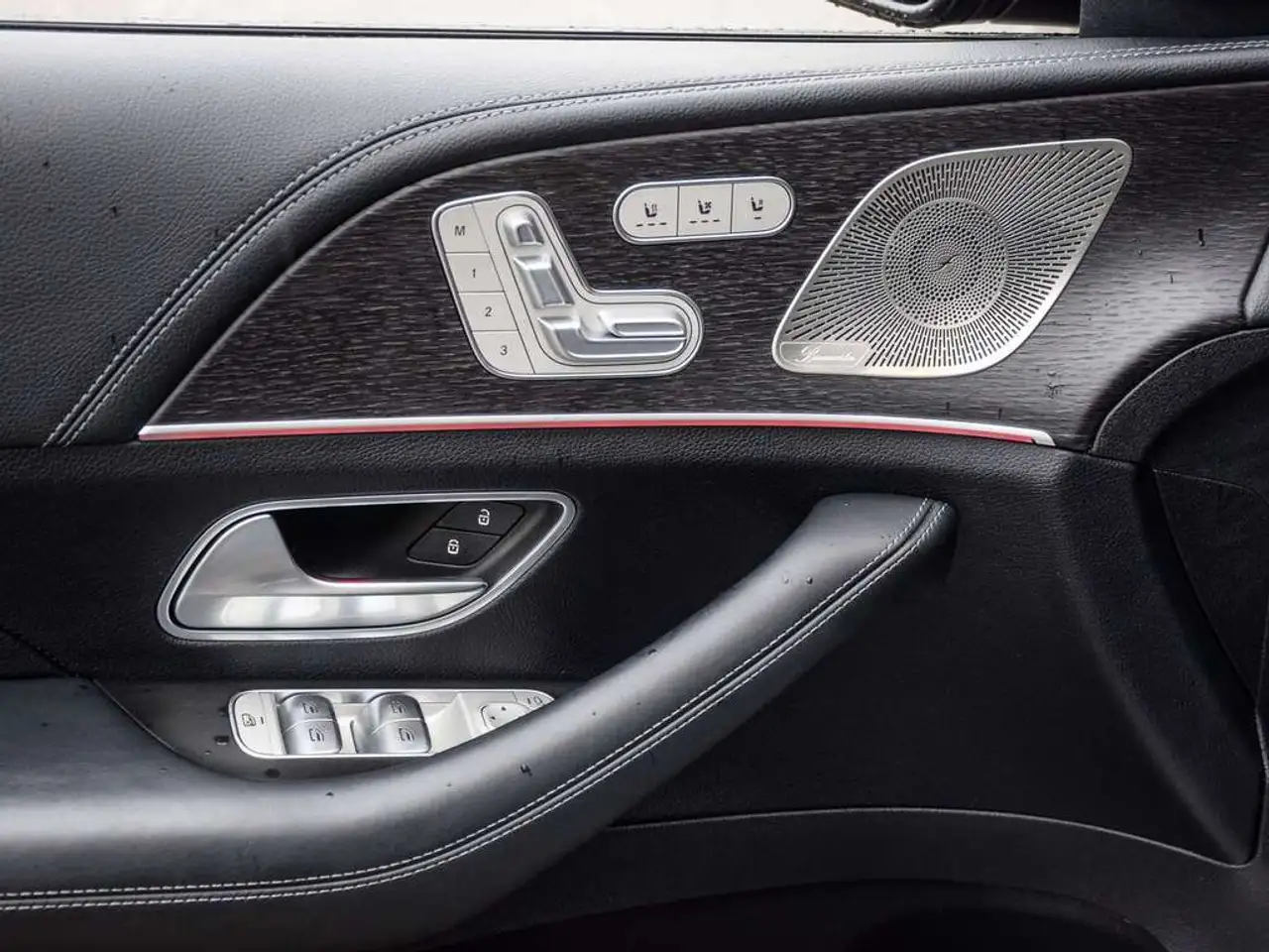 Mercedes-Benz GLE - Image 12