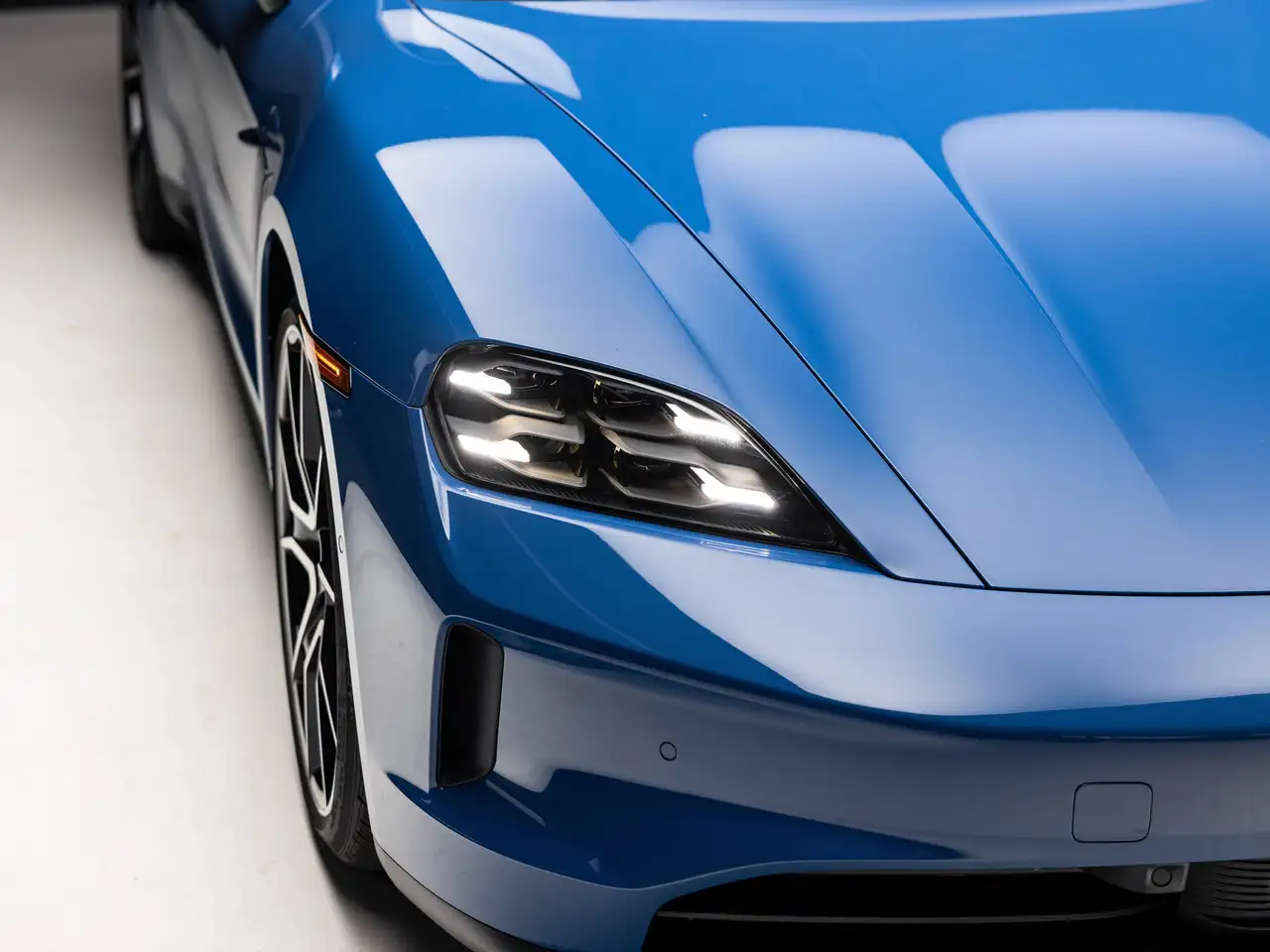Porsche Taycan - Image 42