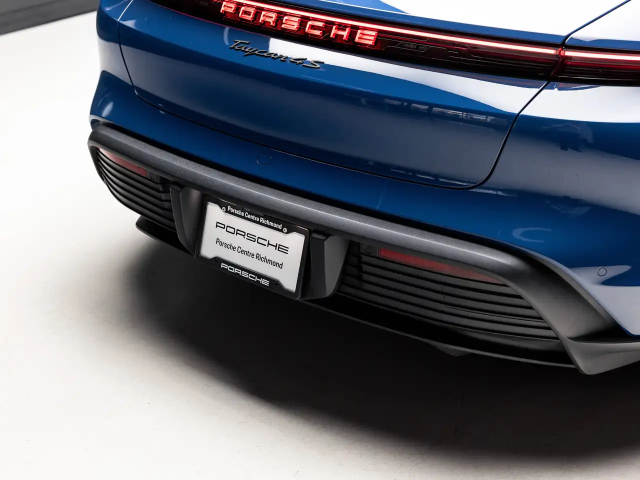 Porsche Taycan - Image 39