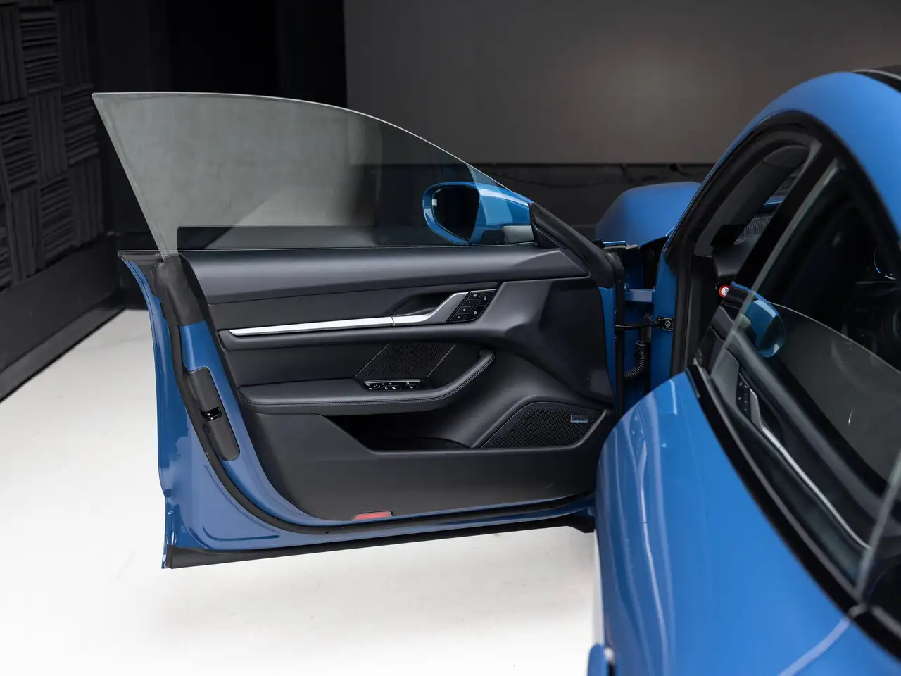 Porsche Taycan - Image 23