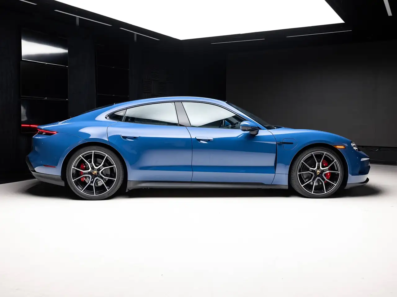 Porsche Taycan - Image 4