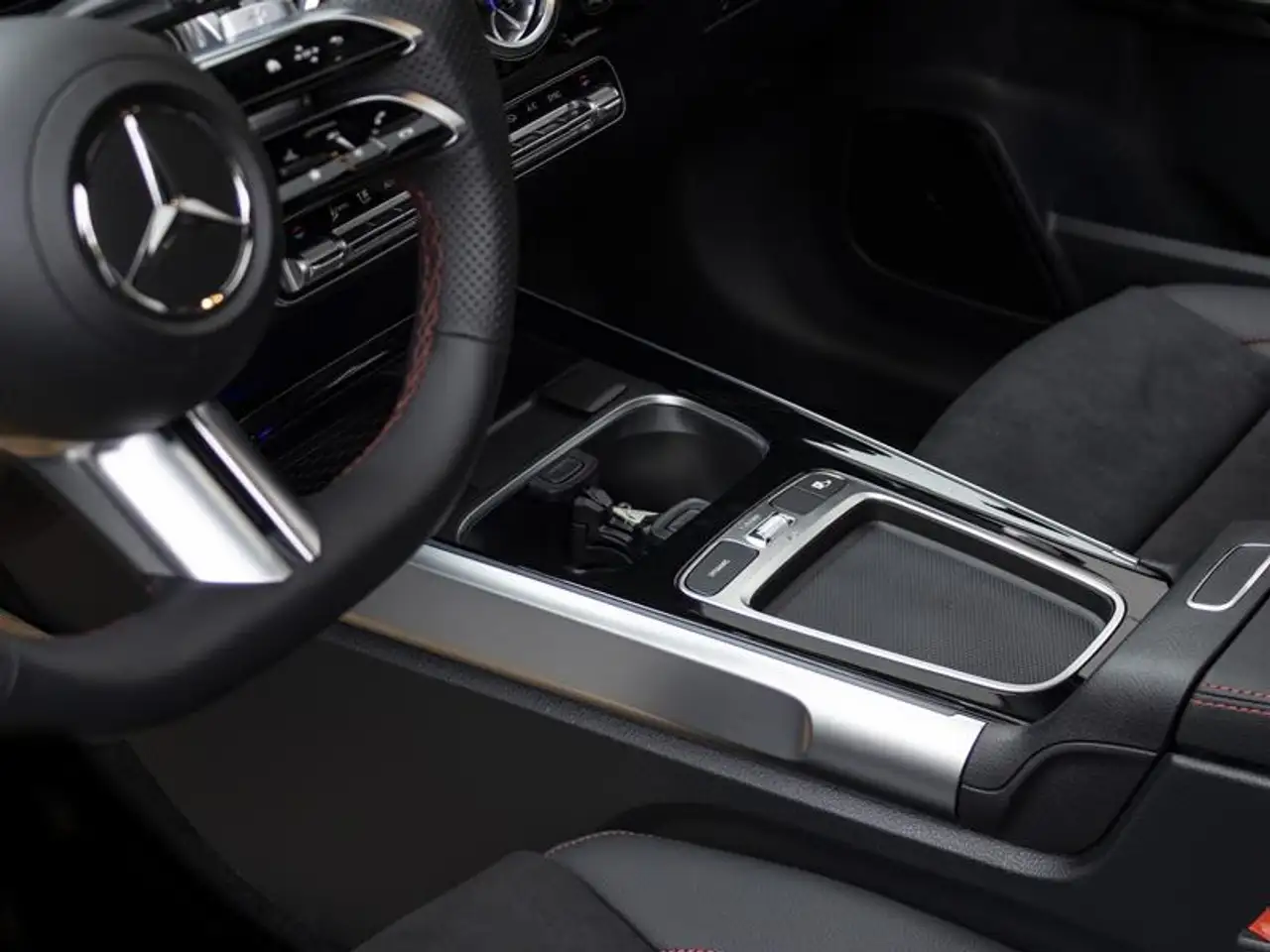 Mercedes-Benz GLB - Image 18
