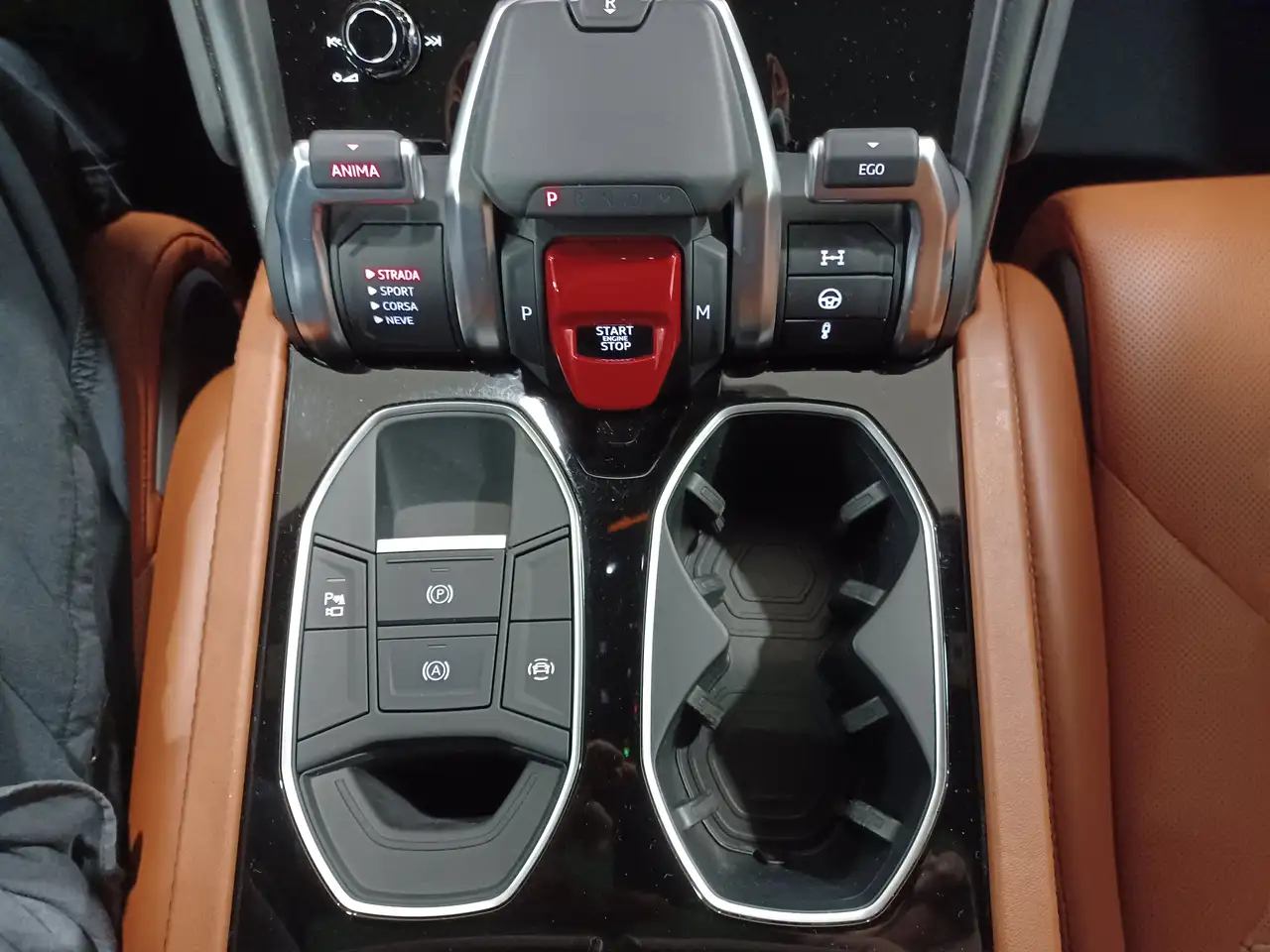 Lamborghini Urus - Image 13