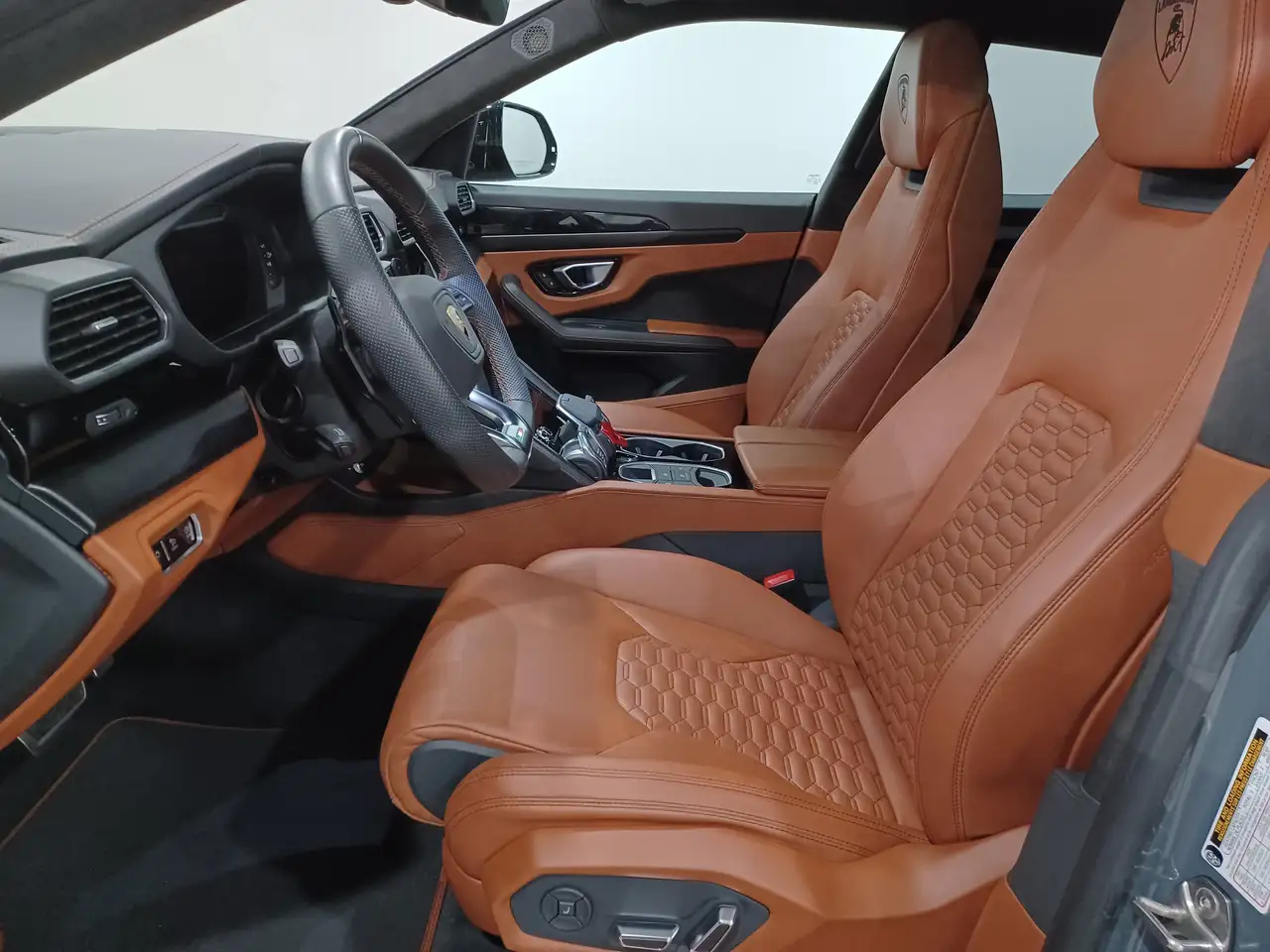 Lamborghini Urus - Image 6