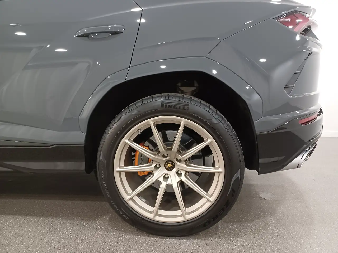 Lamborghini Urus - Image 16