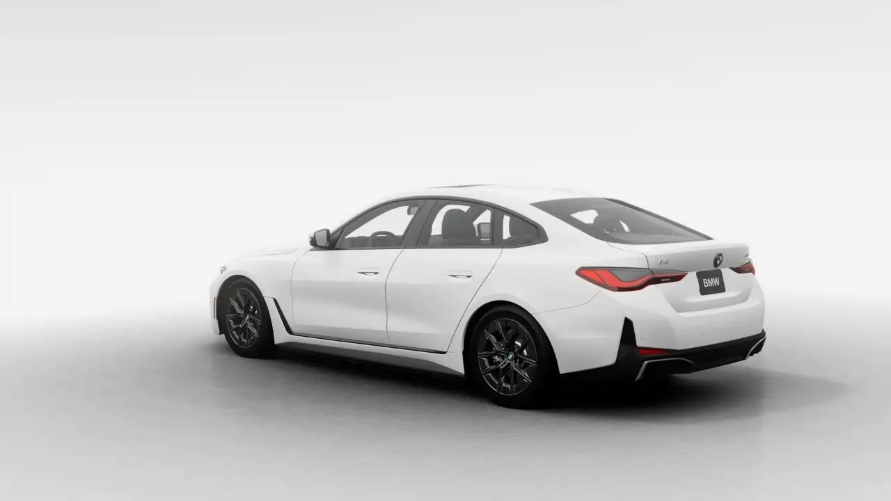 BMW i4 - Image 2