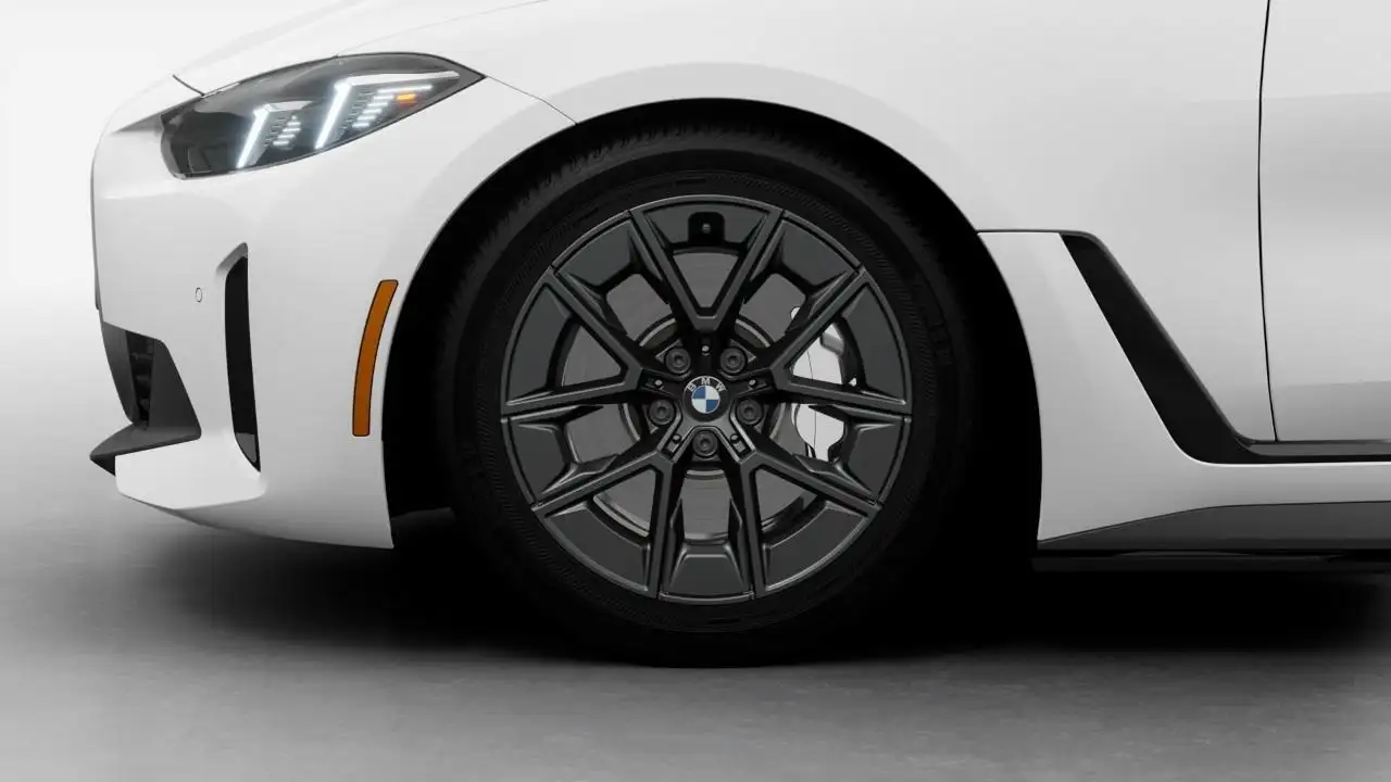 BMW i4 - Image 7