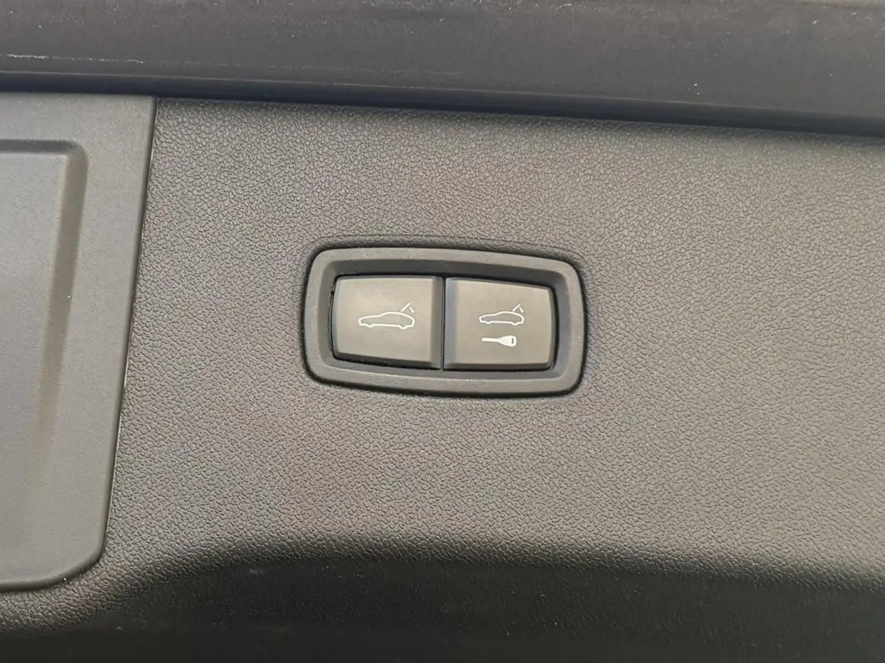 Porsche Cayenne - Image 26