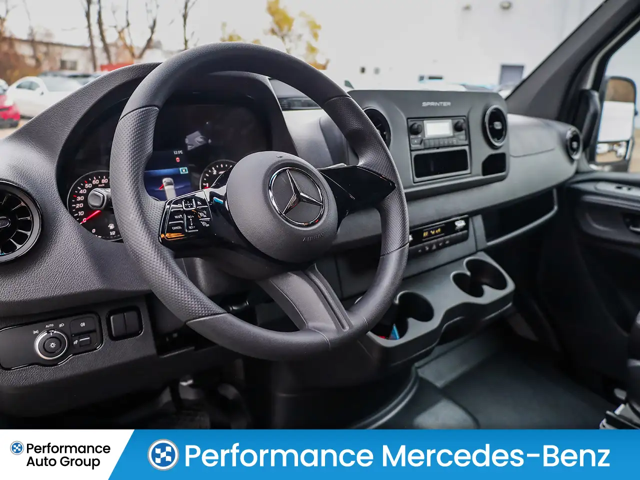 Mercedes-Benz Sprinter - Image 13
