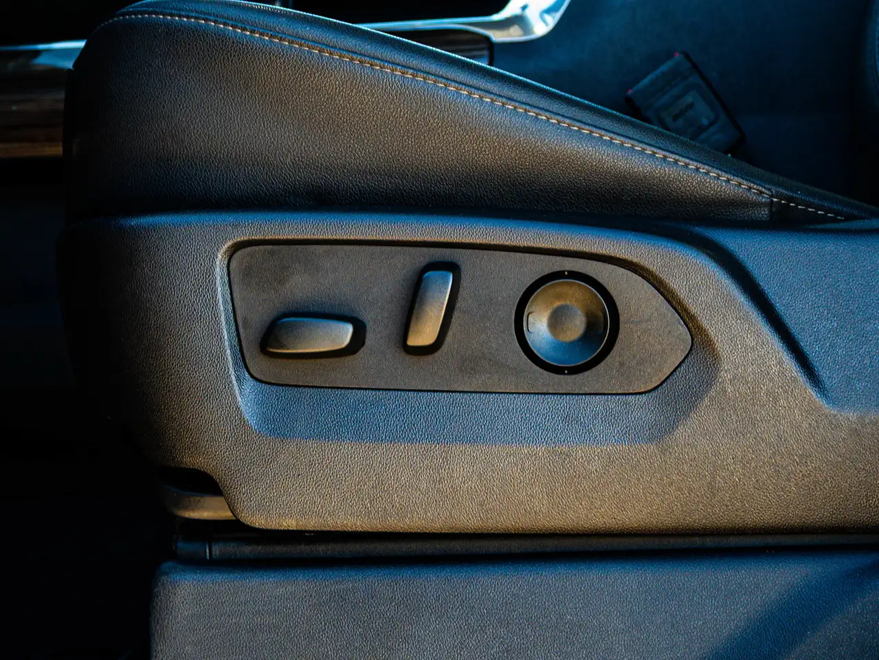 Chevrolet Silverado 1500 - Image 22