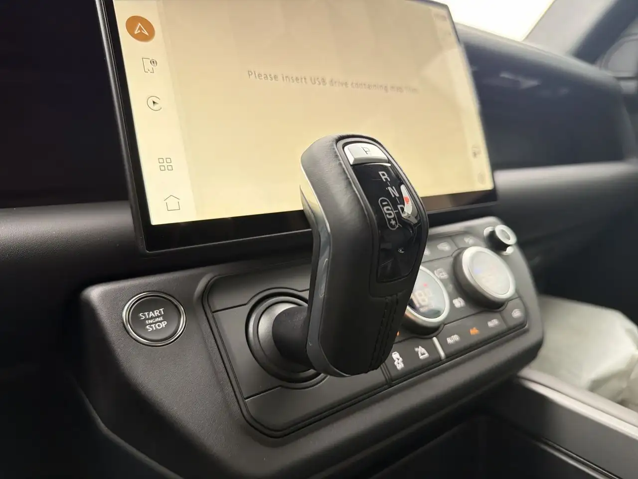 Land Rover Defender - Image 17