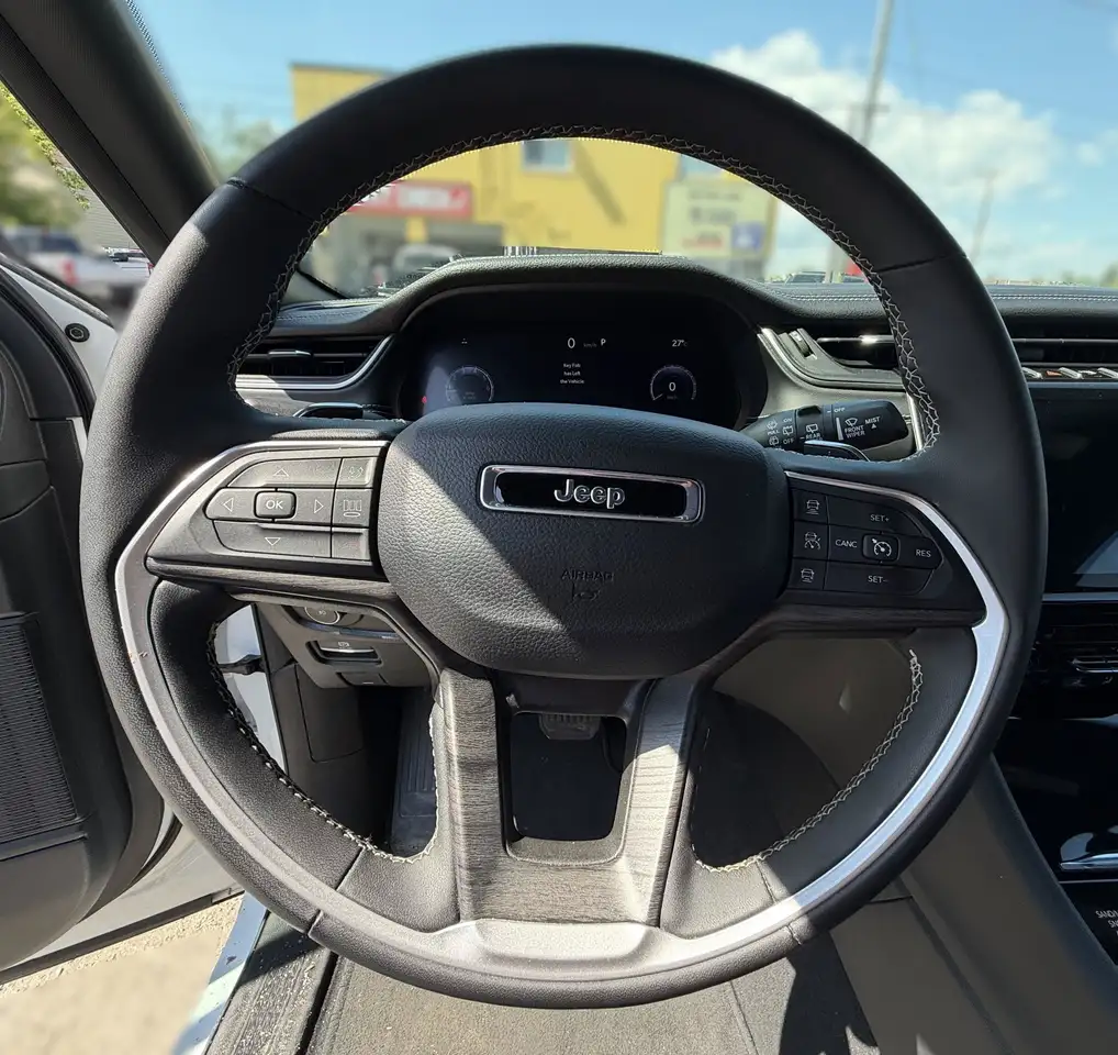 Jeep Grand Cherokee - Image 13