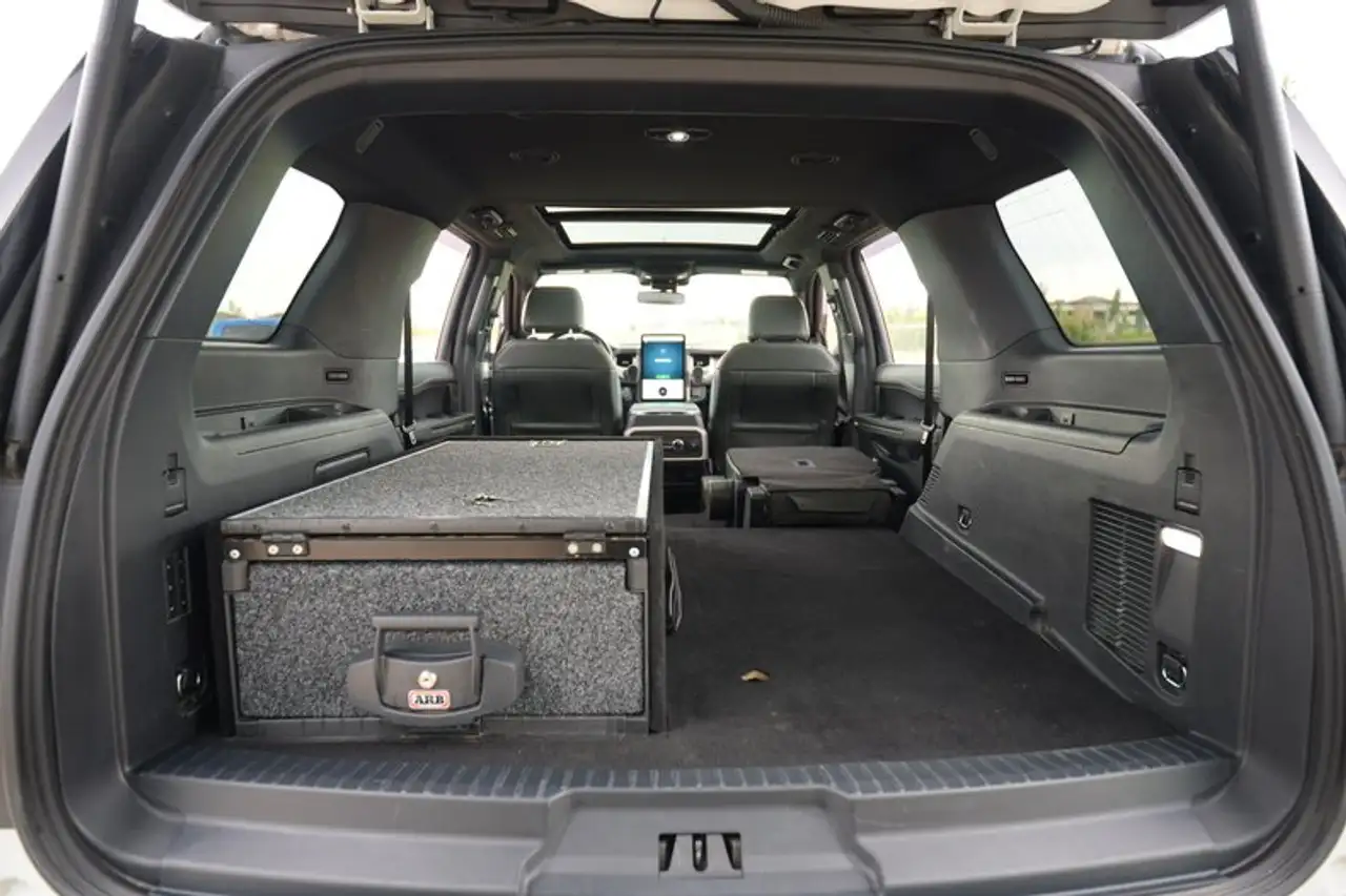 Ford Expedition - Image 18