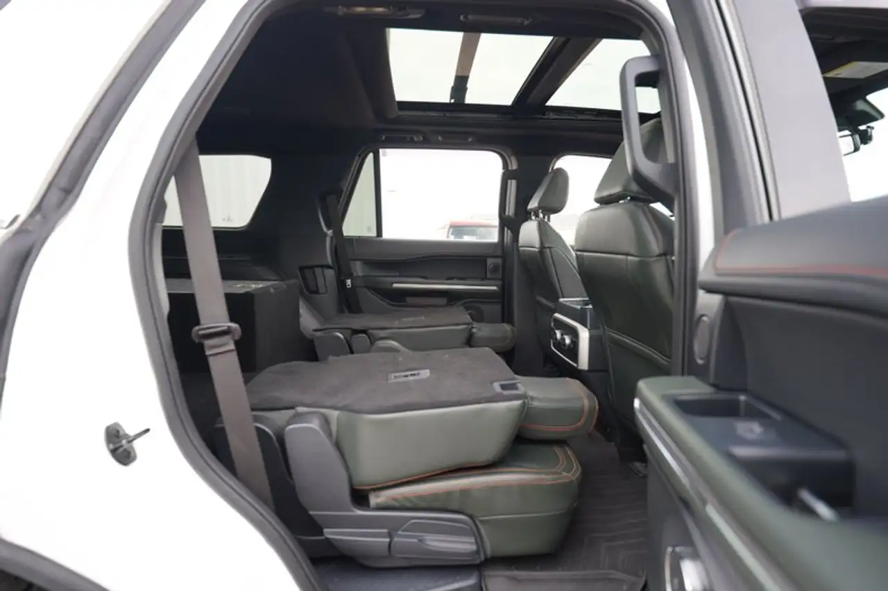 Ford Expedition - Image 22