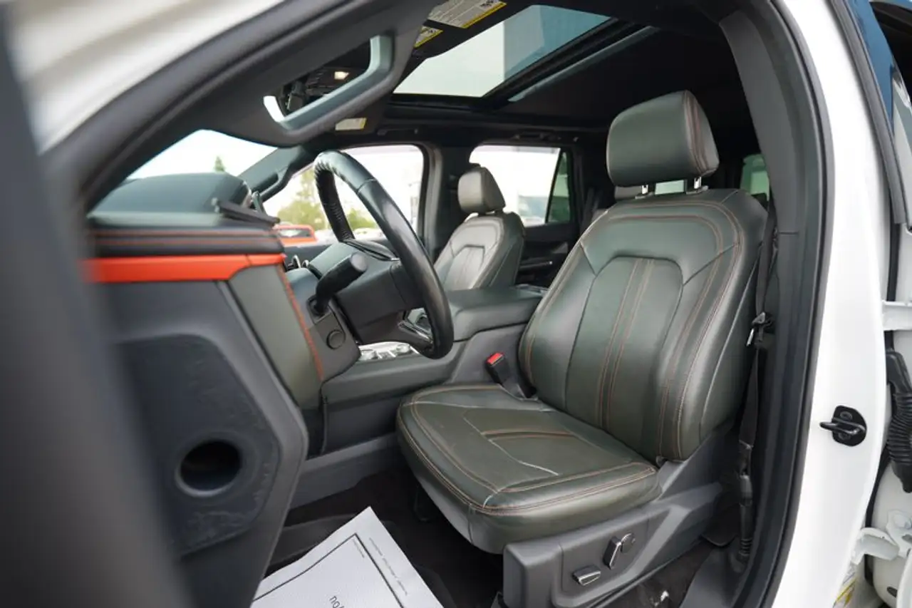 Ford Expedition - Image 14