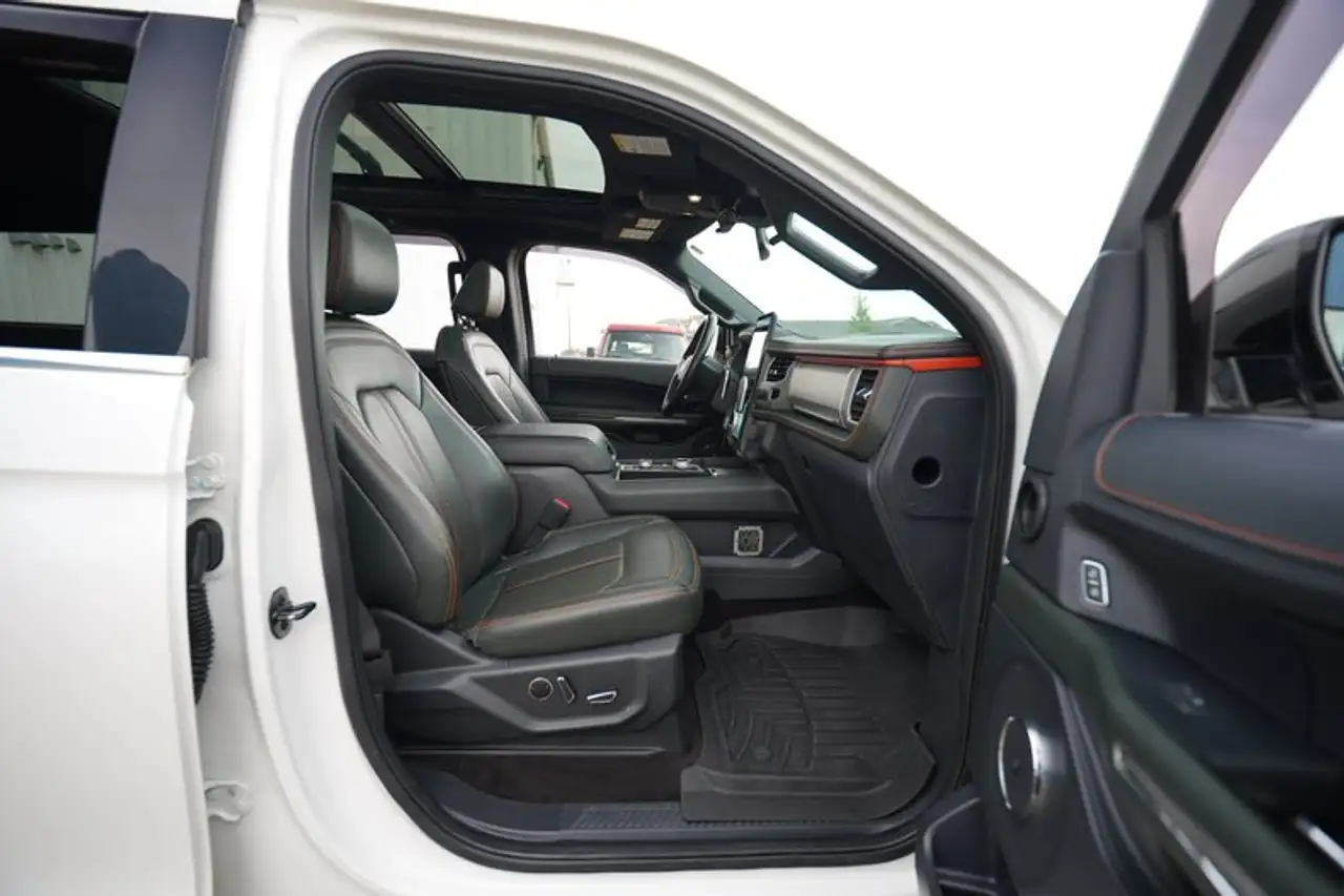 Ford Expedition - Image 25