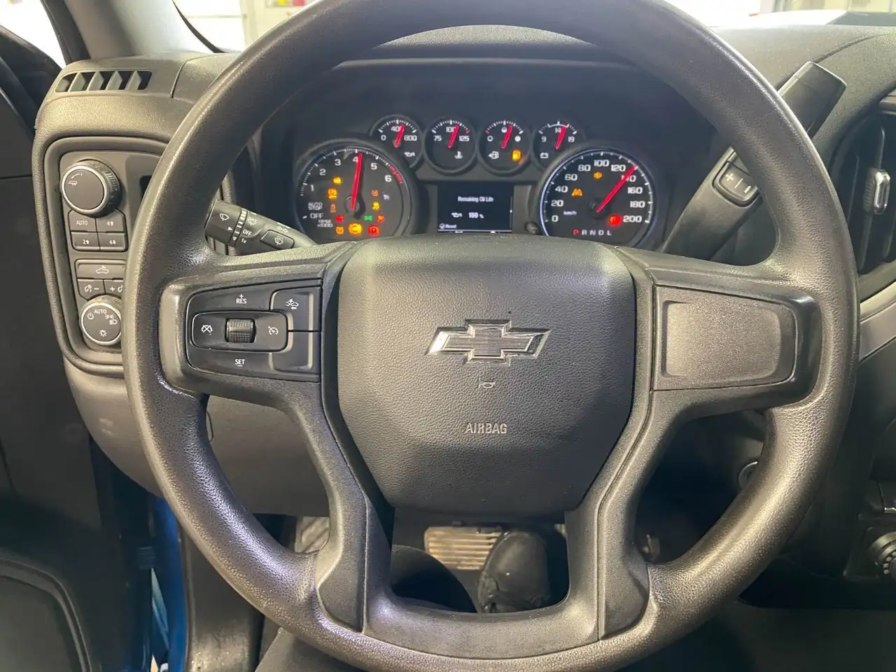 Chevrolet Silverado 1500 - Image 14