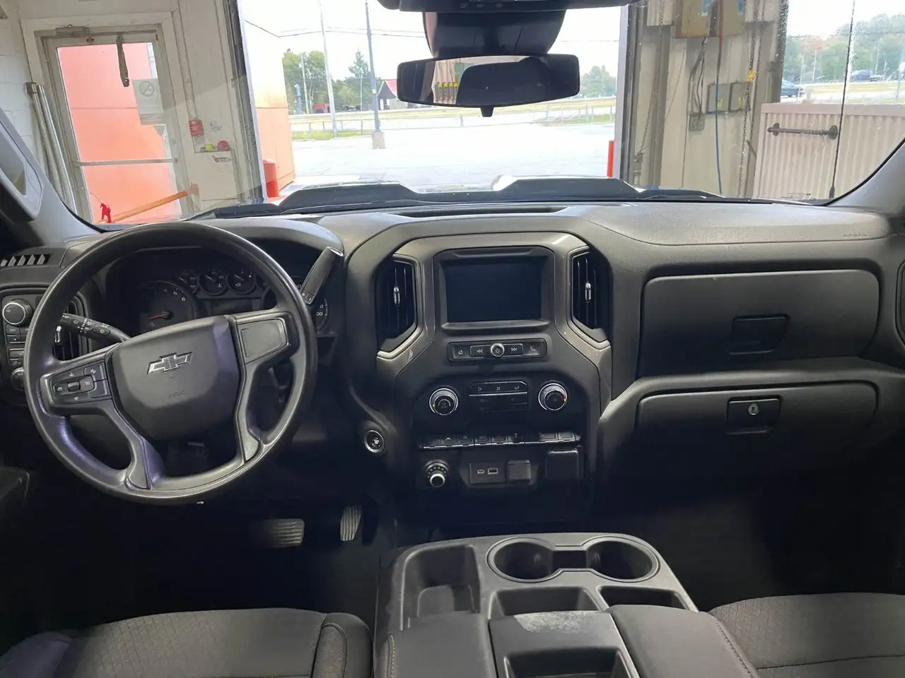 Chevrolet Silverado 1500 - Image 10