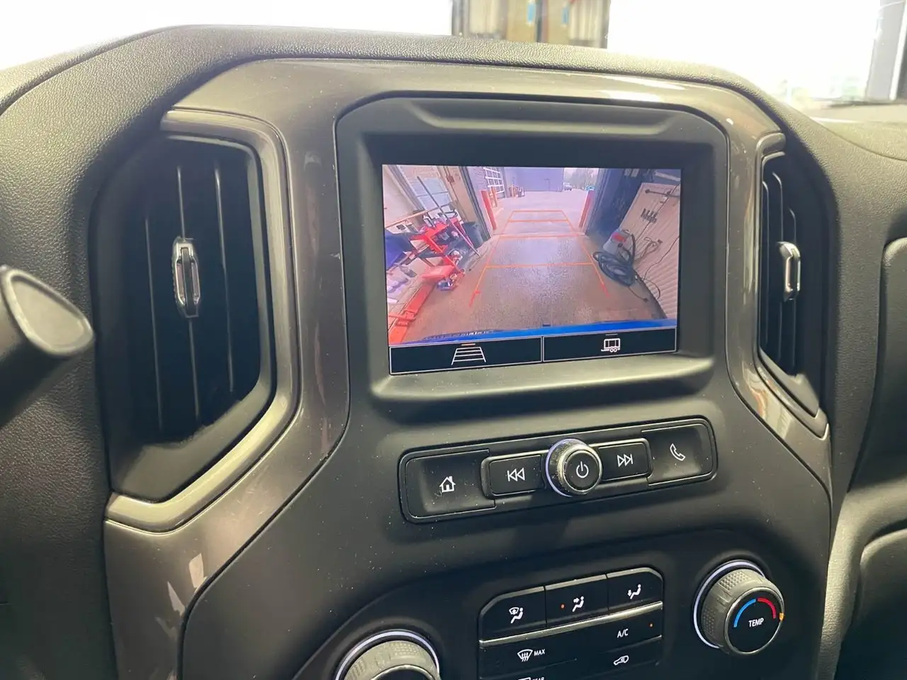 Chevrolet Silverado 1500 - Image 12