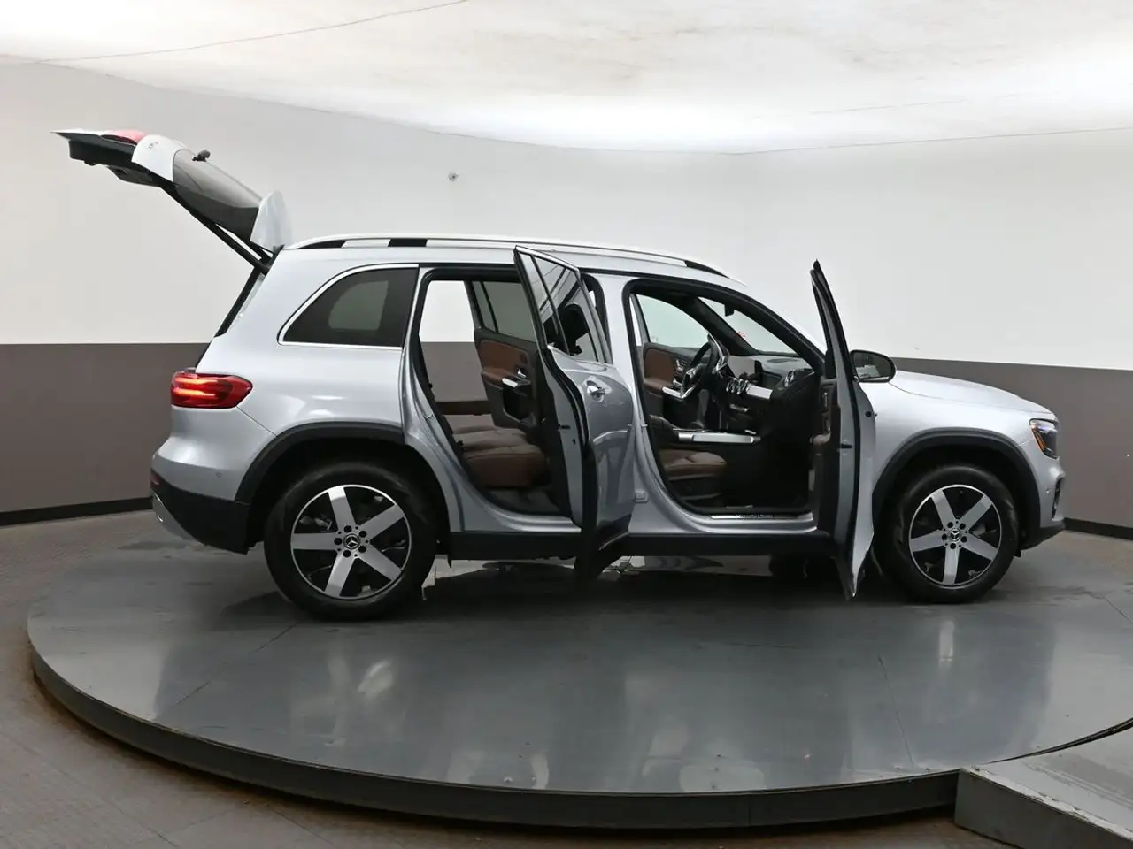 Mercedes-Benz GLB - Image 47