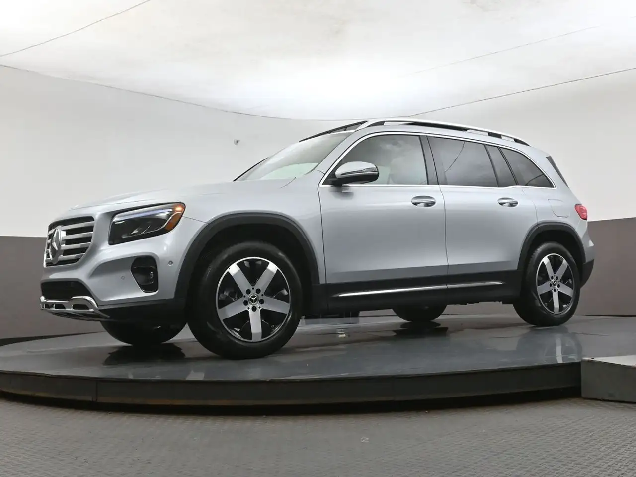 Mercedes-Benz GLB - Image 35