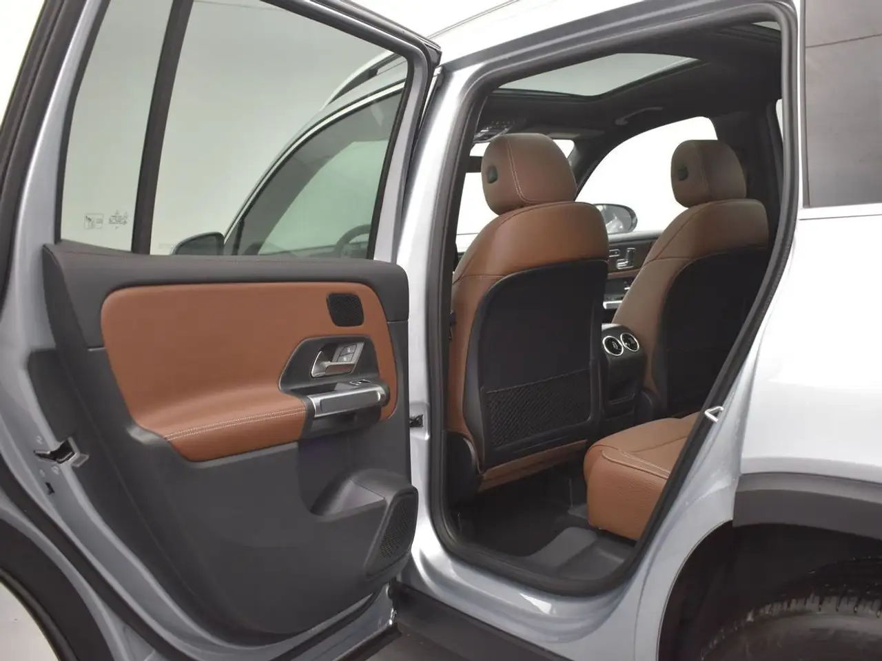 Mercedes-Benz GLB - Image 15