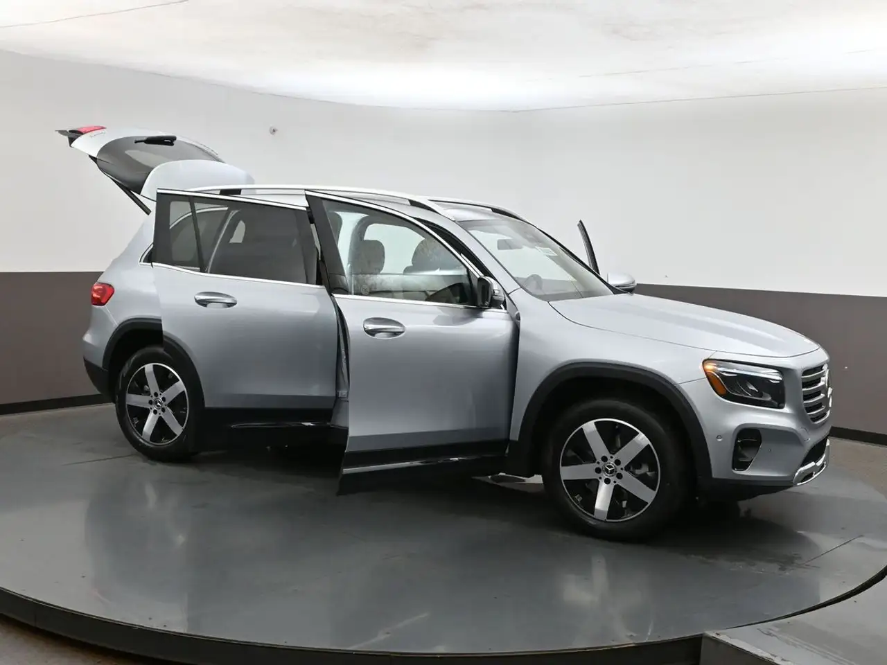Mercedes-Benz GLB - Image 48