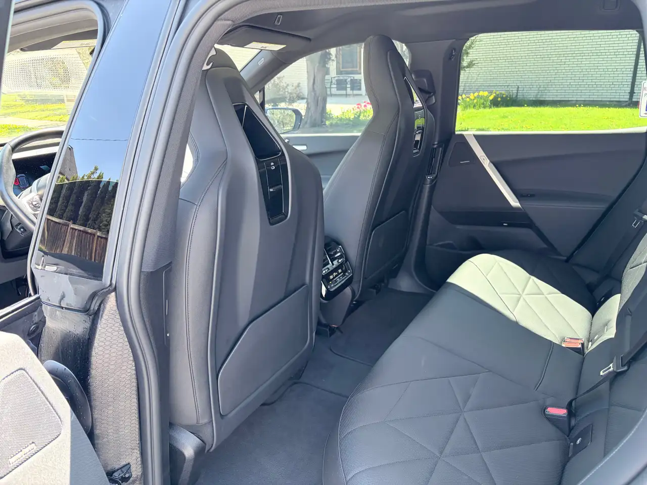 BMW iX - Image 10