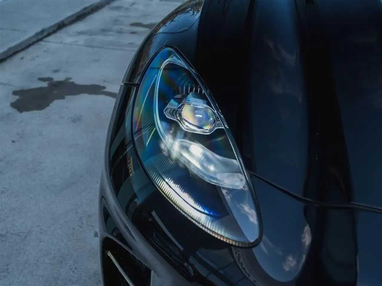 Aston Martin DBX - Image 8