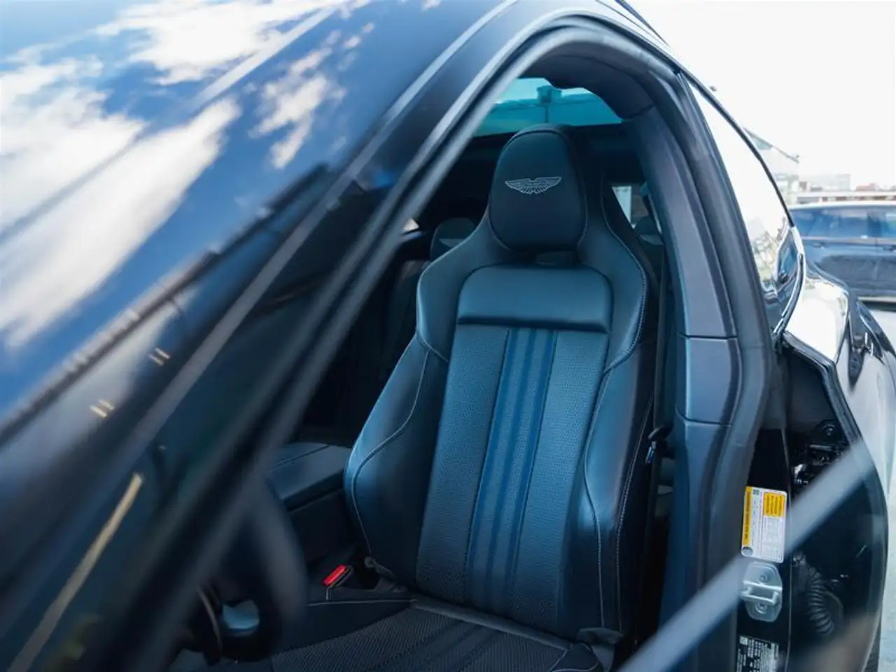 Aston Martin DBX - Image 11