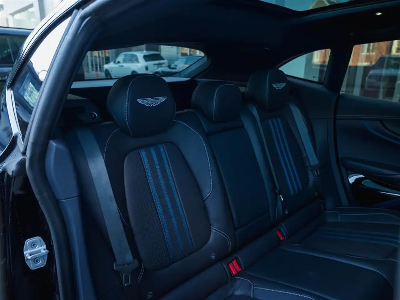 Aston Martin DBX - Image 15