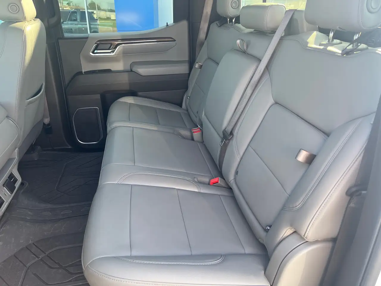 Chevrolet Silverado 1500 - Image 9