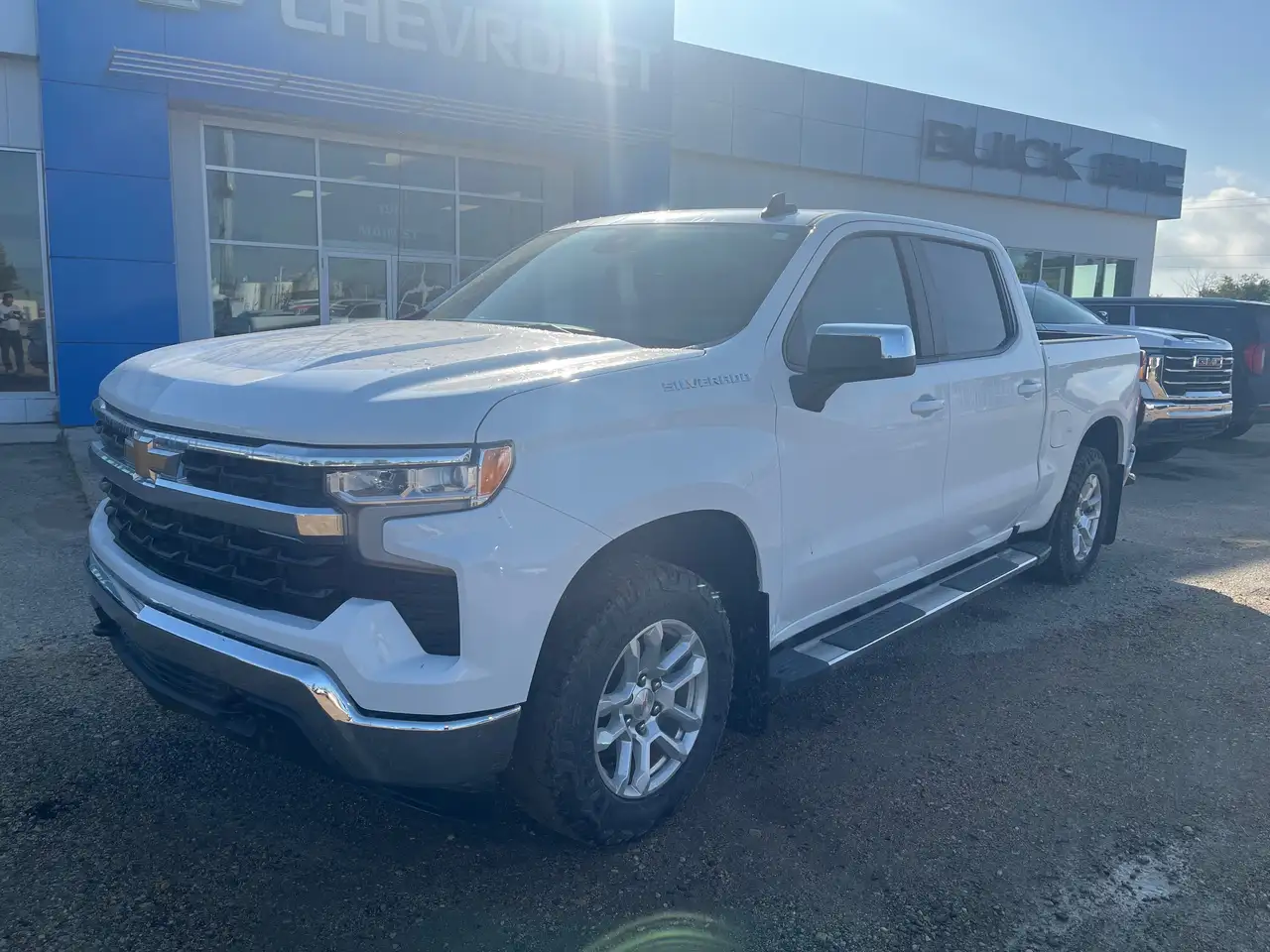 Chevrolet Silverado 1500 - Image 2
