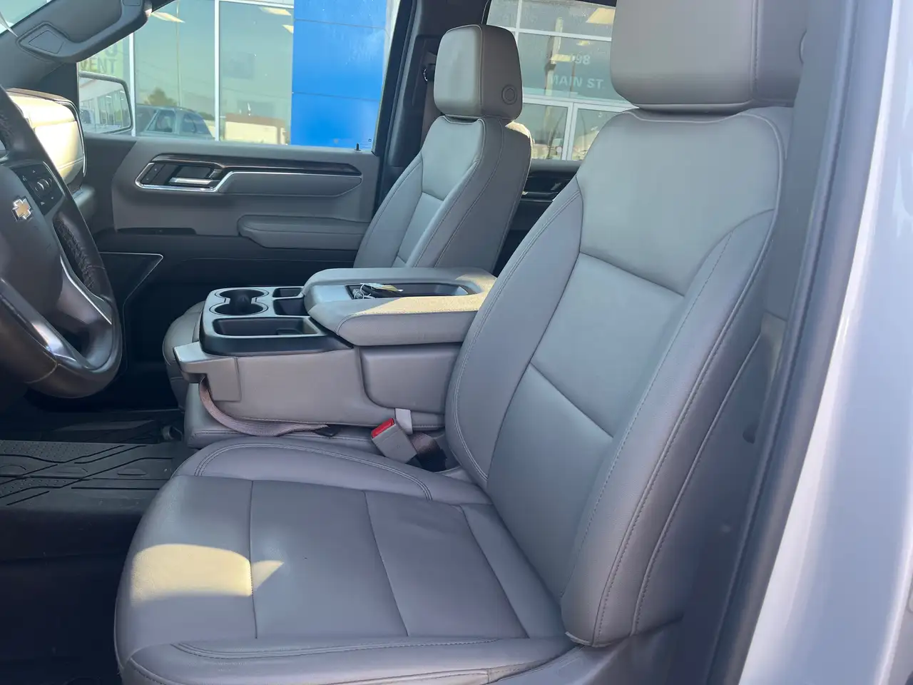 Chevrolet Silverado 1500 - Image 10
