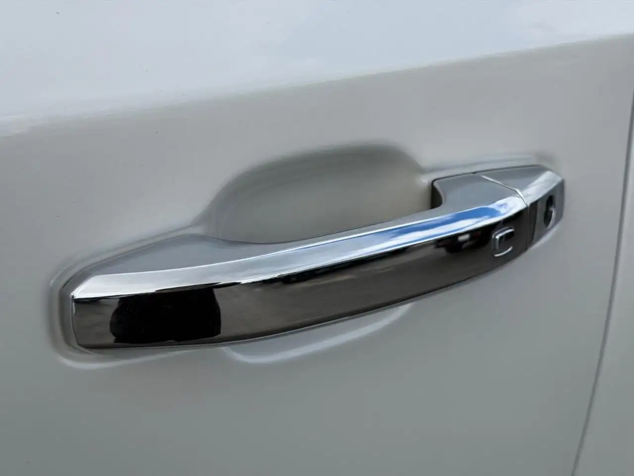 Chevrolet Silverado 1500 - Image 2