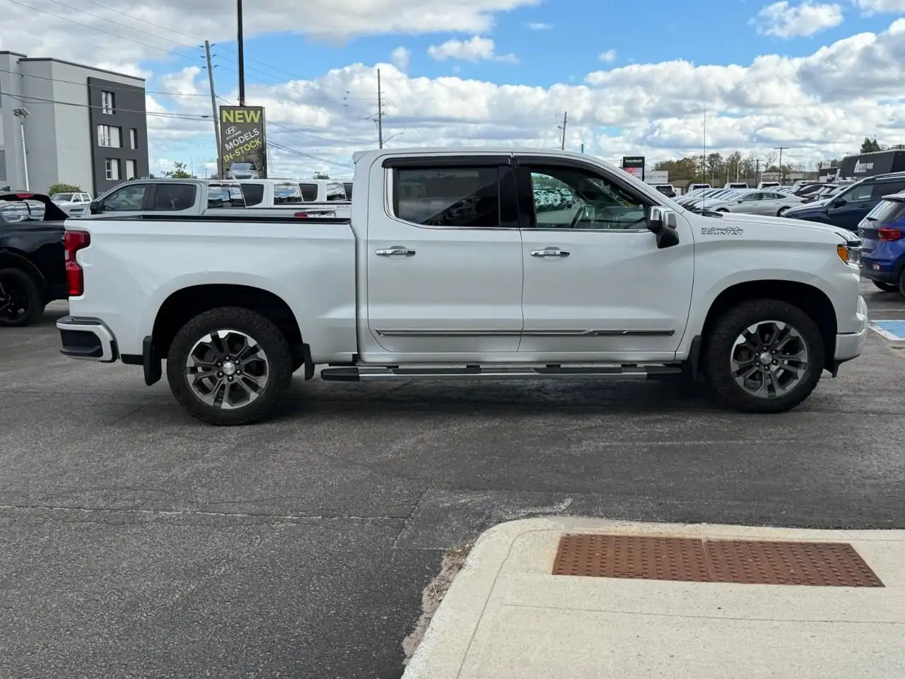Chevrolet Silverado 1500 - Image 9