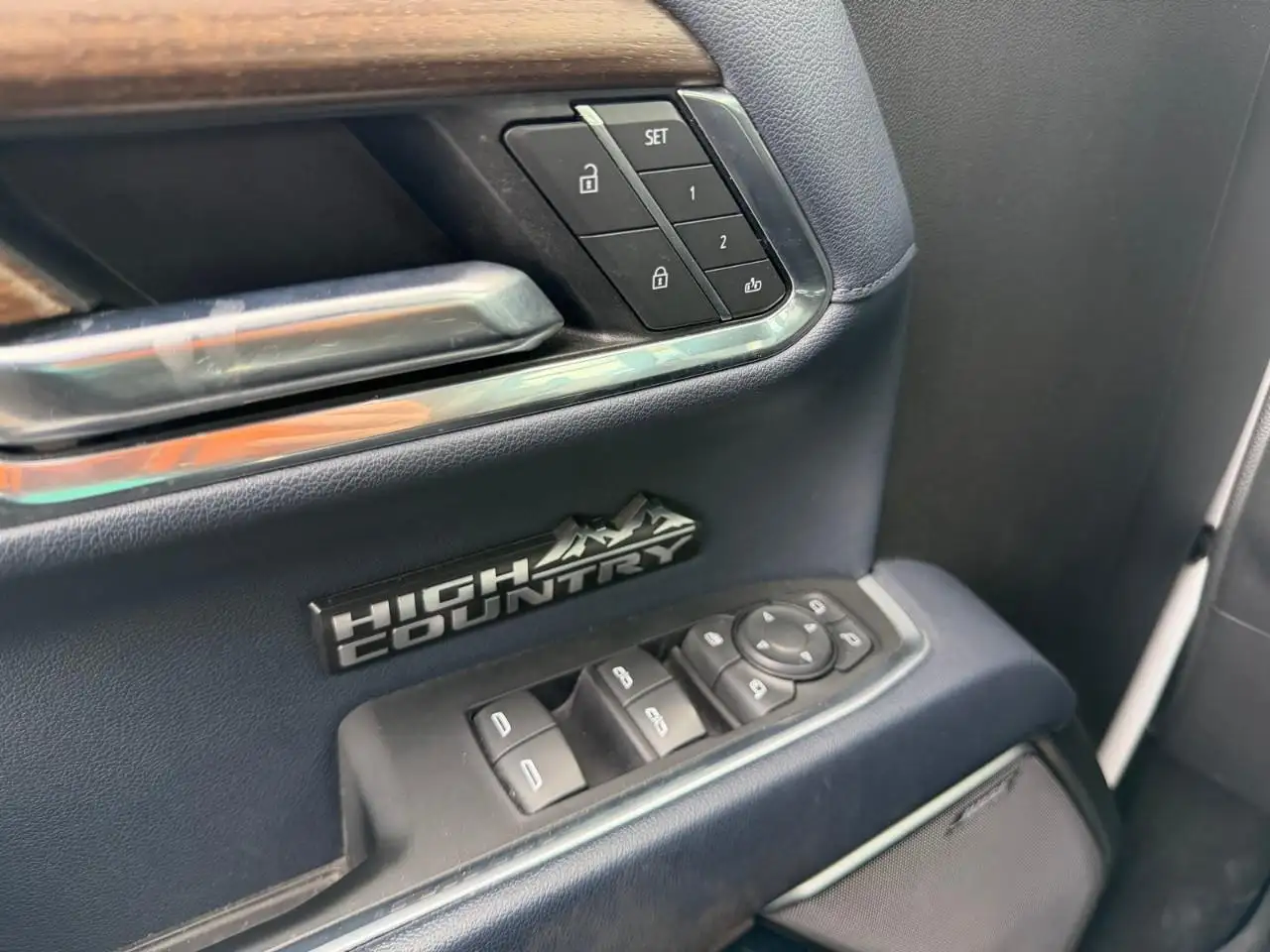 Chevrolet Silverado 1500 - Image 13