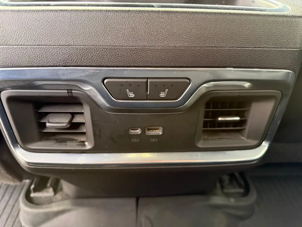Chevrolet Silverado 1500 - Image 25