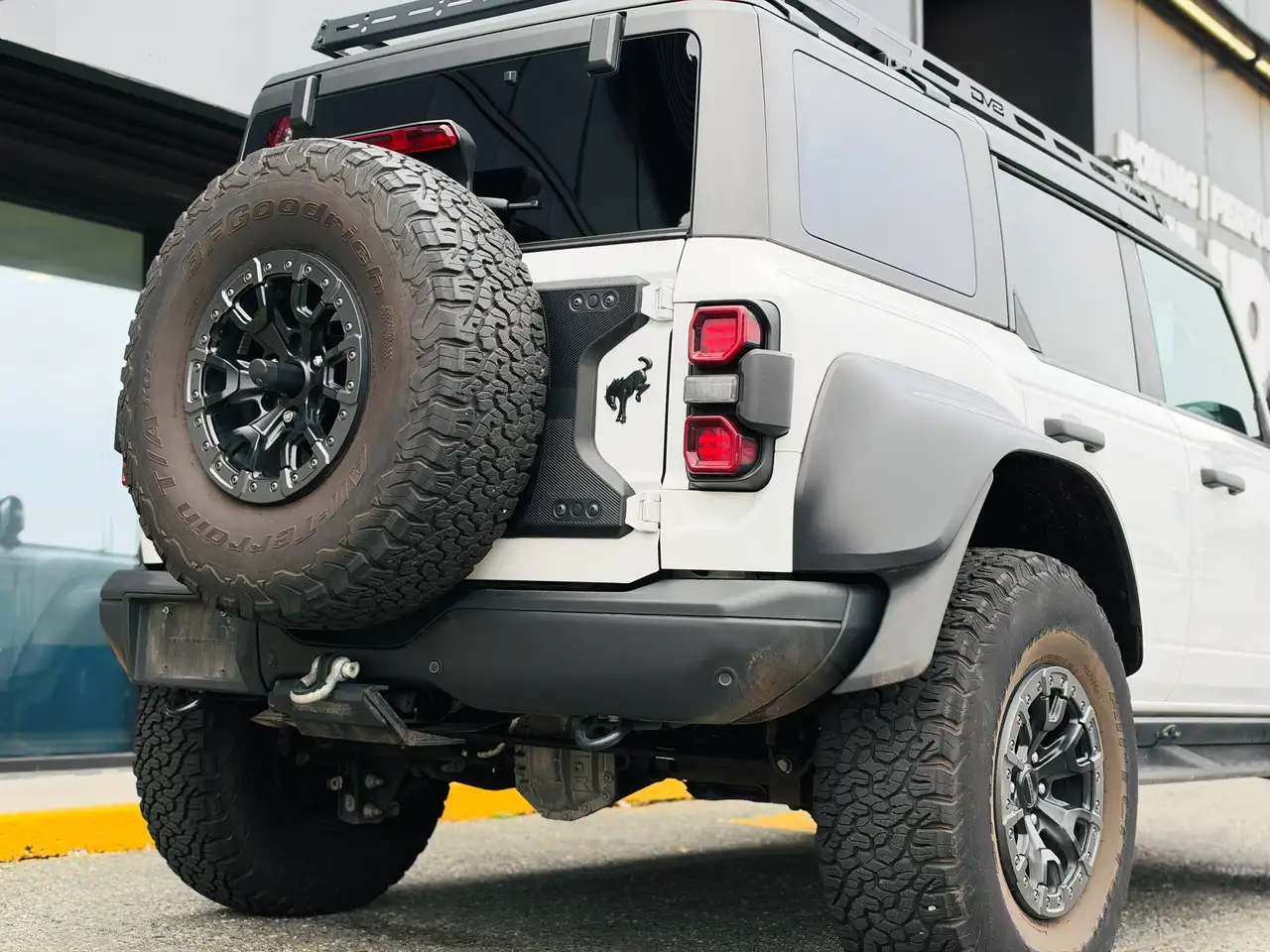 Ford Bronco - Image 13